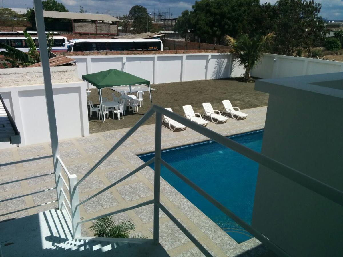 Manta Airport Hotel מראה חיצוני תמונה